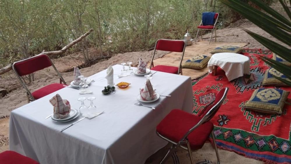 Auberge Restaurant Tissili " Oasis De Fint" Exteriér fotografie
